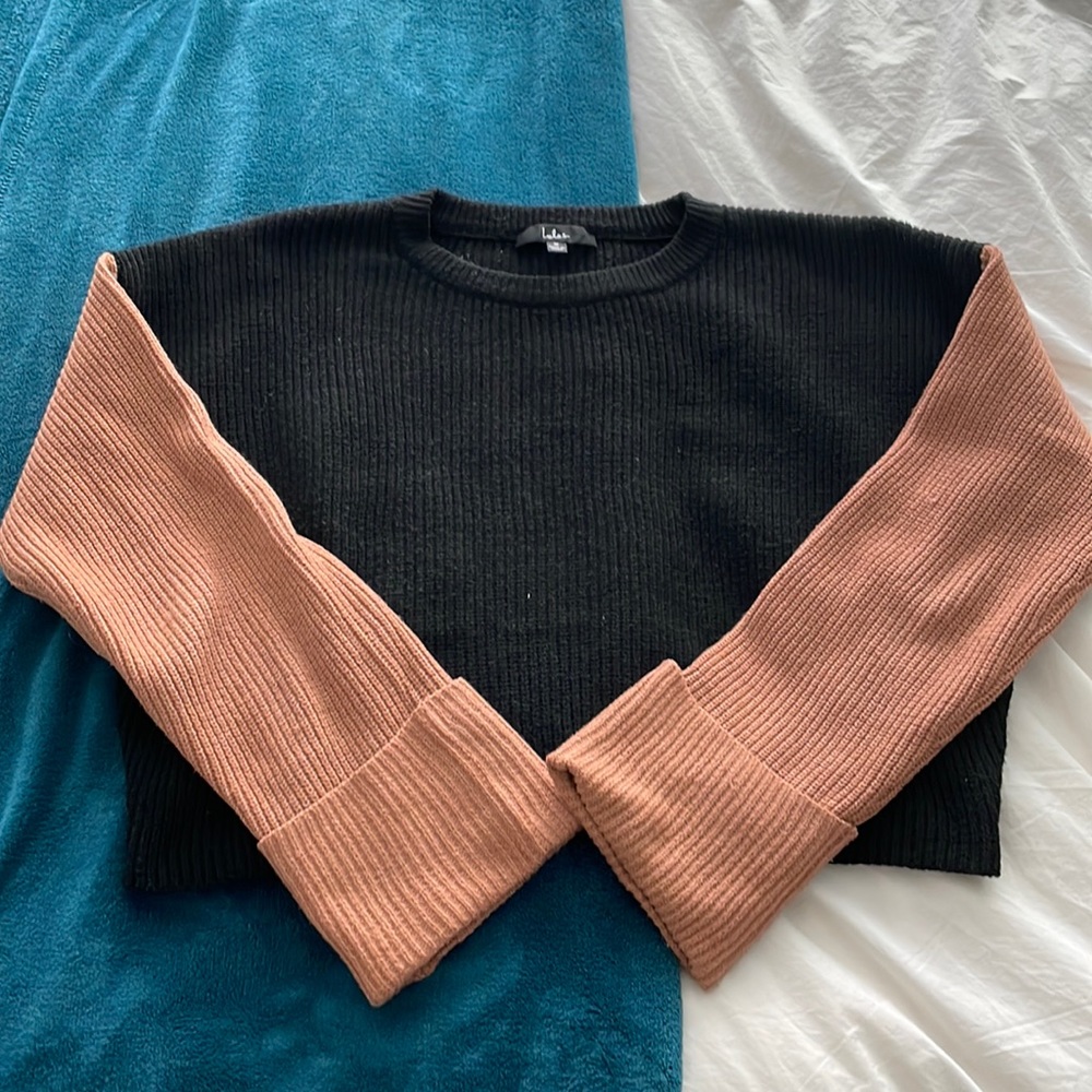 Lulu’s M crop sweater